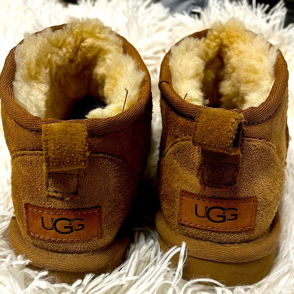 Ugh ultra mini boots in great condition